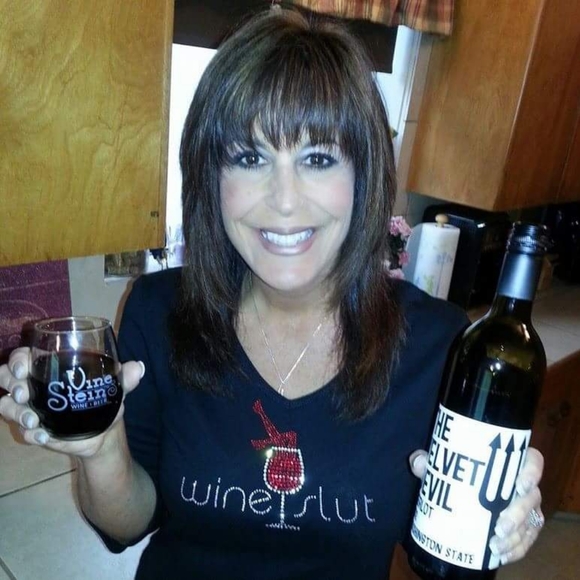 Meet your Posher, Melissia - Picture 2 of 2